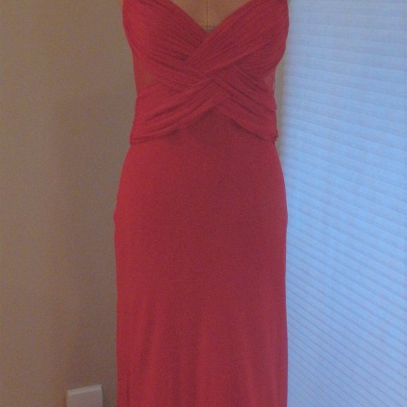 Red Formal Gown - Cache Size 8 - Picture 2 of 7